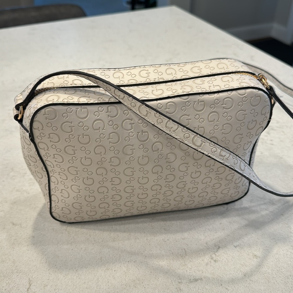 Guess handbag - Picture 2 of 4